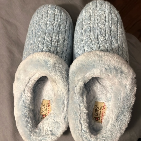 Shoes - Sketchers slippers